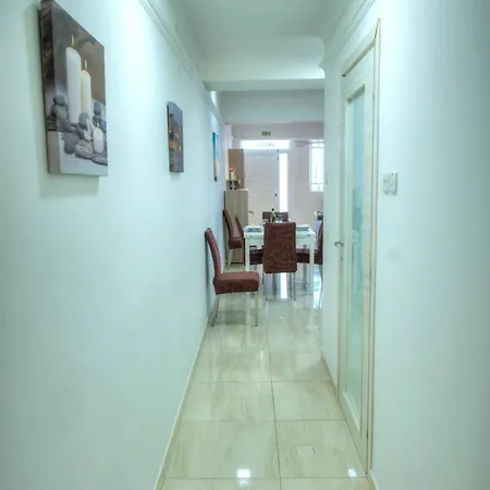 Appartement 54, Emerald